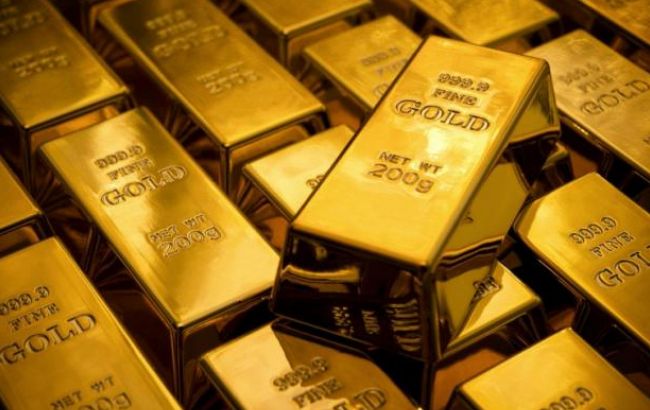 Цена на золото к концу 2015 года опуститься ниже 1 тыс. долларов, - Bloomberg