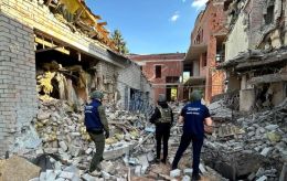 Россияне ударили по Харькову тремя бомбами: появились фото с места обстрела