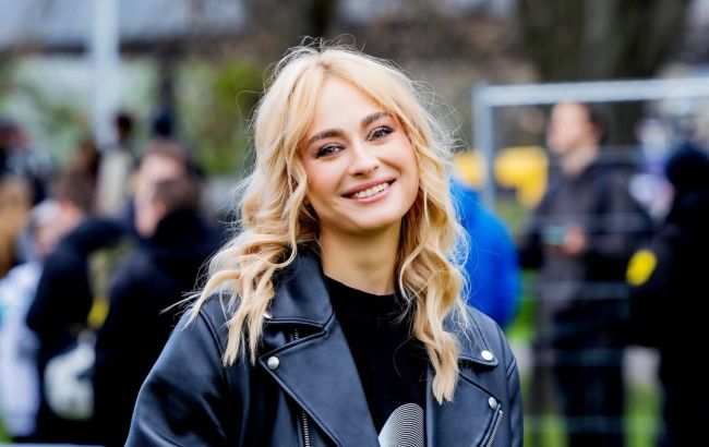 Одна зачіска - десятки образів: секрет локонів Анастасії Цимбалару