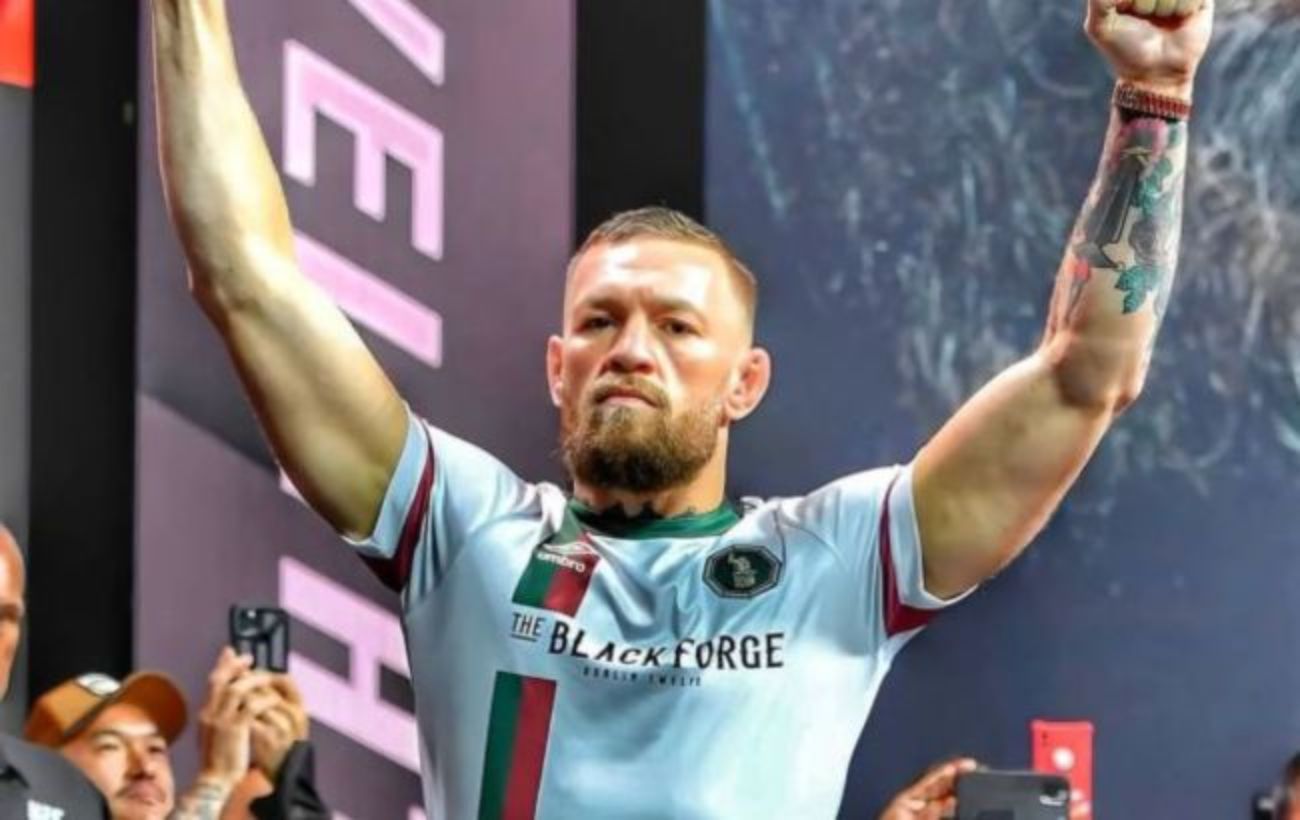 Макгрегор повертається в UFC за потрійною короною