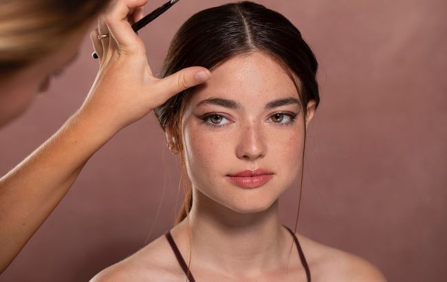 Як зробити стрілку тінями: простий лайфхак, який повторить кожна (відео)