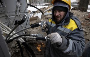 "Володарі світла". Кому належить енергетика України і яка частка у держави