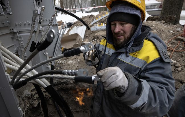 "Володарі світла". Кому належить енергетика України і яка частка у держави