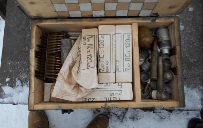 Під Донецьком виявлено схованку з гранатометами, патронами різного калібру і гранатами