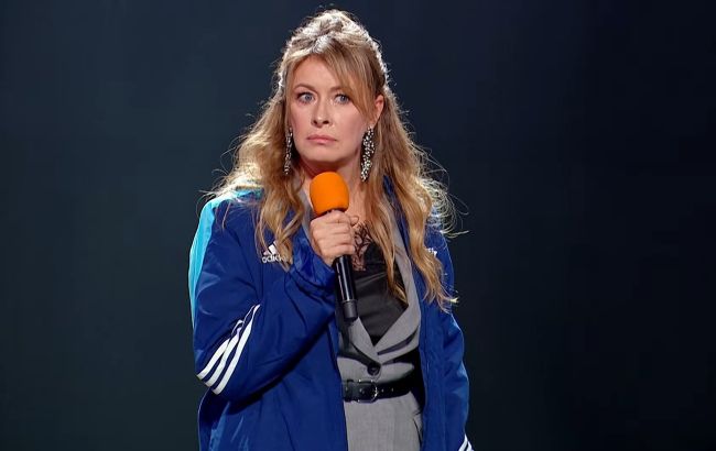 "А кто еще знает слова?" Елена Кравец ворвалась на сцену "Ліги Сміху" и показала Януковича (видео)