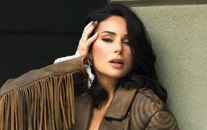 Шкіряна косуха і кепі: як повторити "лук" Злати Огнєвіч, що виглядає на мільйон