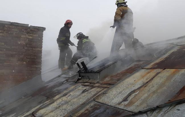 Пожар во Львове: появилось видео с кадрами обгоревшей крыши больницы
