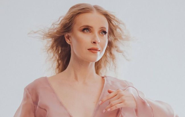 Звезда "Кріпосної" впервые показала лицо 4-месячной дочки: на кого она похожа