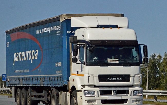 Китай припинить поставки двигунів для вантажівок КамАЗ через загрозу санкцій