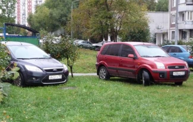 Киевлян могут заставить платить за парковку во дворах