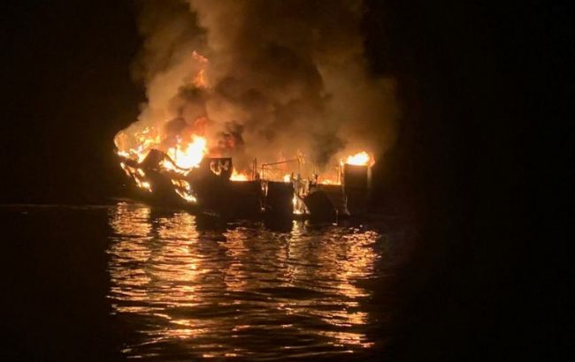 При пожаре на судне у берегов Калифорнии выжили пять человек