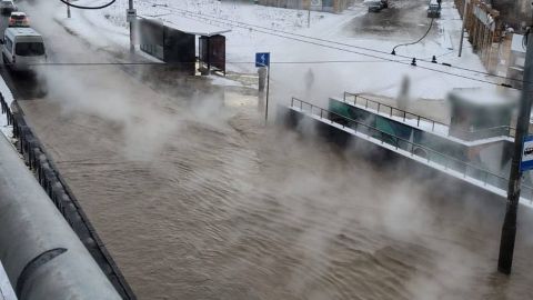 У Києві - аварія на тепломережі: де утворились затори