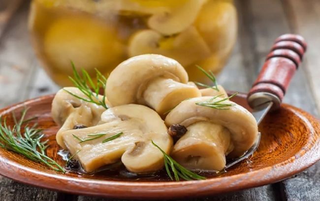 Мариновані печериці за простим рецептом: смачні вже через кілька годин