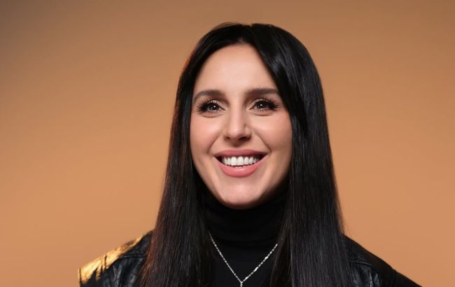 Джамала показала, як носити наймодніший відтінок сезону - пудрово-рожевий