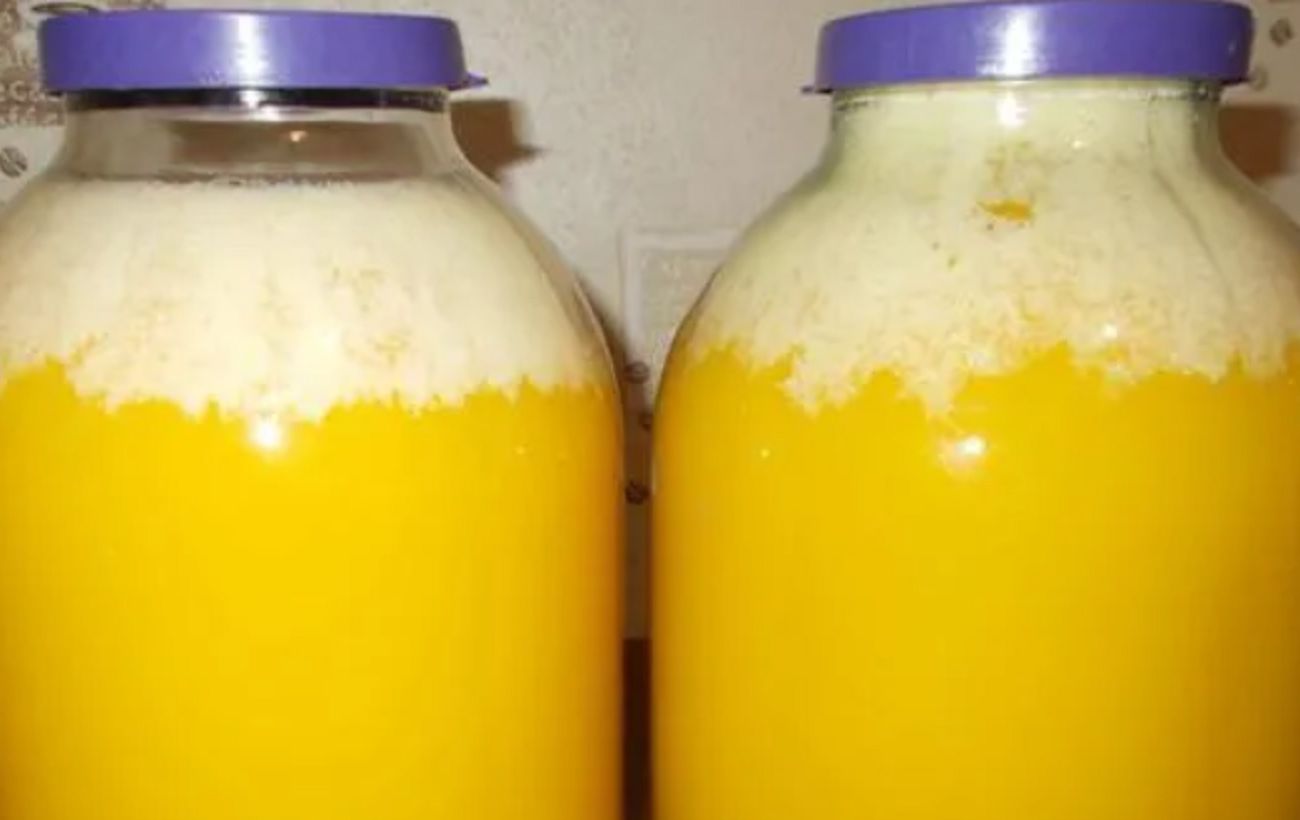 Білий наліт на меді: що насправді означає і чи можна його їсти