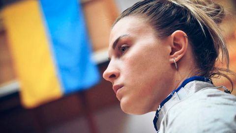 Ольга Харлан играет с детьми в бомбоубежище во время ракетных ударов (фото)