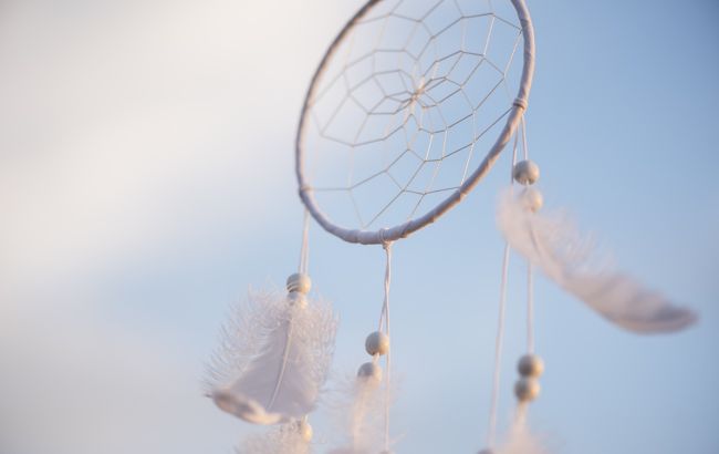 Эти цвета принесут проблемы 13 октября. Астрологический прогноз и советы на воскресенье