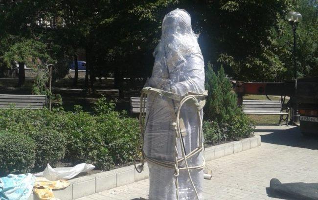 Новий пам'ятник в окупованому Донецьку став приводом для глузувань над "Малоросією"