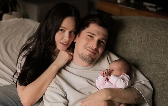 "Твій голос - її Всесвіт": дружина Позитива зворушила привітанням і рідкісними фото співака з донькою