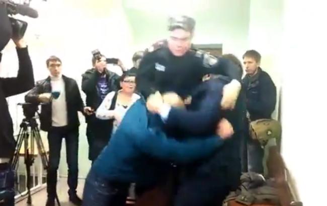 "Нормально, по заслугам": на суде по Лукаш Добкину досталось морально и физически