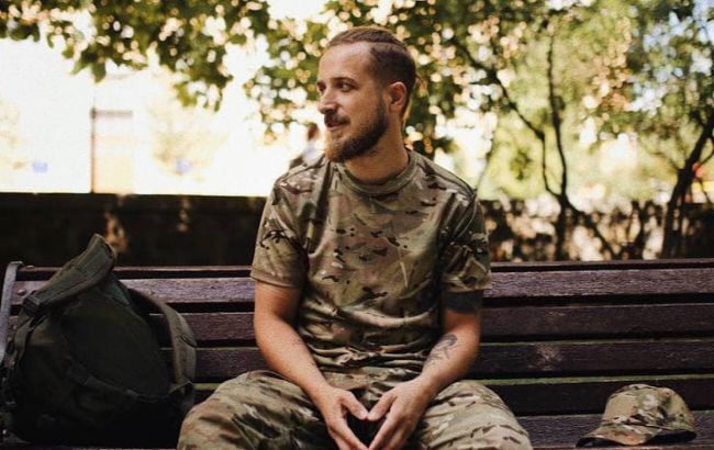 В Киеве прощаются с погибшим поэтом Максимом Кривцовым: трогательные фото