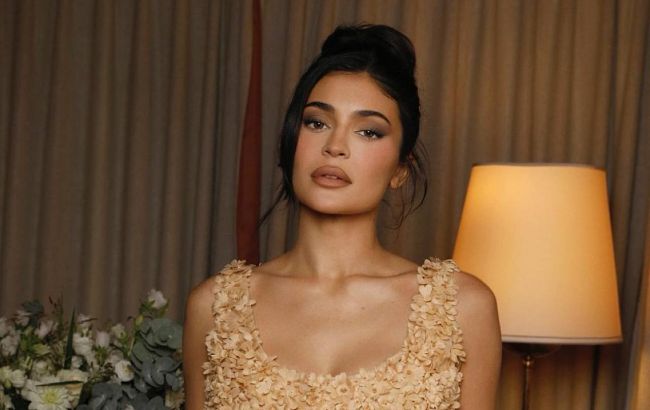 Визажистка разобрала технику макияжа Кайли Дженнер (видео)