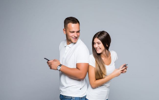 Українці зізнались, чи допомагають сайти знайомств знайти кохання (фото: Freepik)