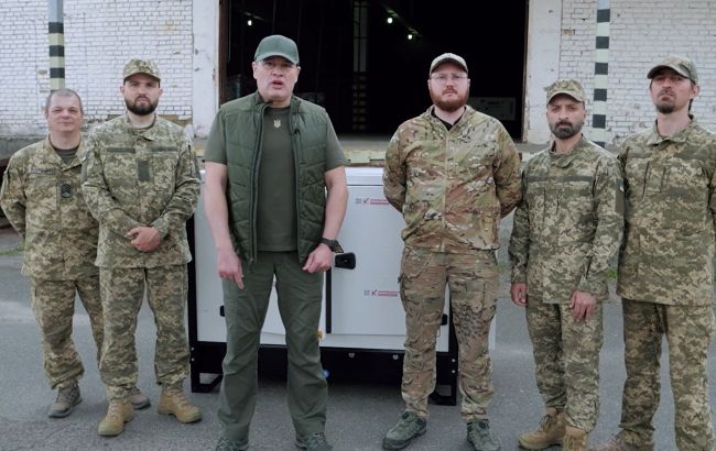"Українська команда" передала електростанцію 72-й бригаді: Палатний розповів про нову допомогу