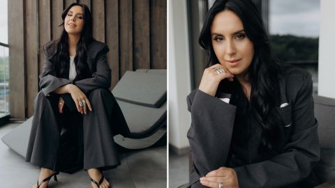 Джамала показала, как стильно носить вьетнамки на каблуках с деловым костюмом