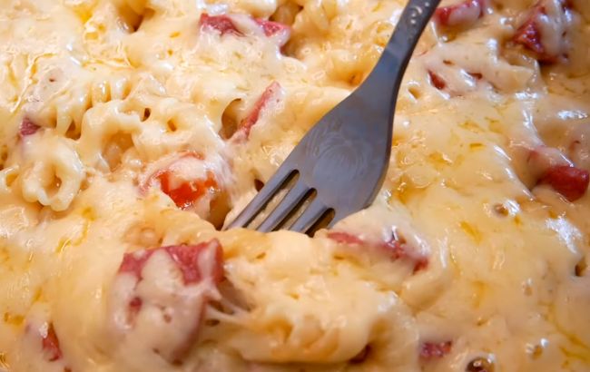 Быстро и сытно. Идеальный рецепт макаронов с сыром и колбасой