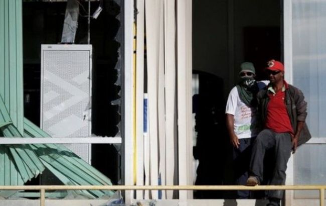 В Бразилии противники пенсионной реформы захватили здание Минфина