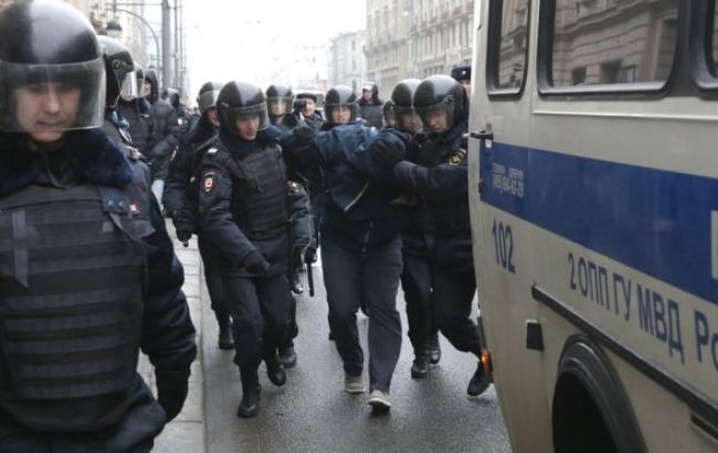 Затриманих опозиціонерів у Москві допитає Слідчий комітет РФ