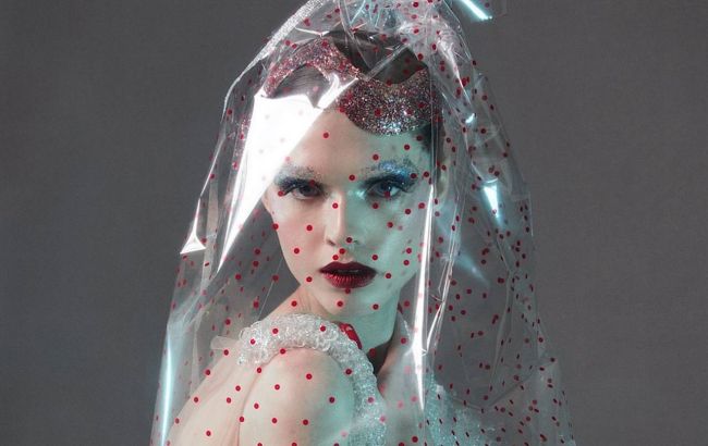 Наряды от украинского дизайнера появились на обложке зарубежного глянца (фото)