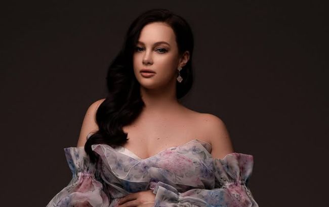 Наймодніший плащ на весну 2025: дружина Позитива показала стильний образ