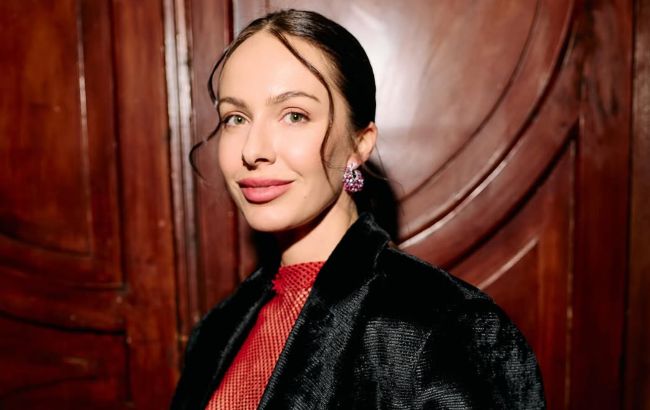 Бывшая Остапчука показала, как носить трендовые юбки: идеи образов на весну 2025