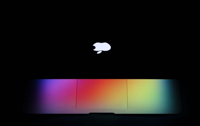 Сенсорные OLED, новые чипы и ИИ: Apple полностью обновит Mac