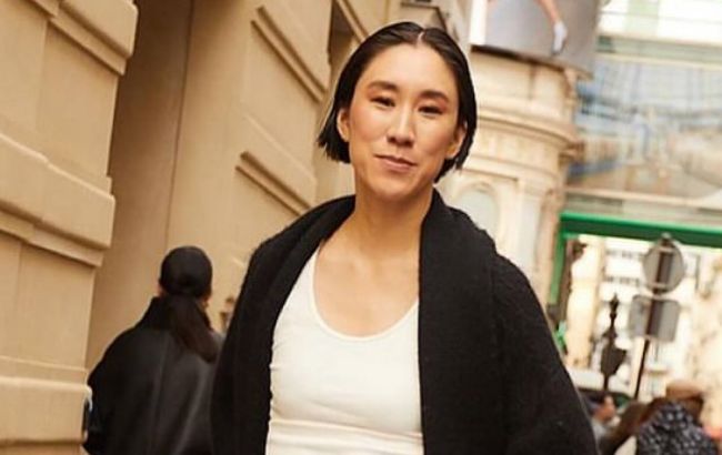 Известная инфлюэнсерша прогулялась по улицам Парижа в жакете от украинского бренда (фото)