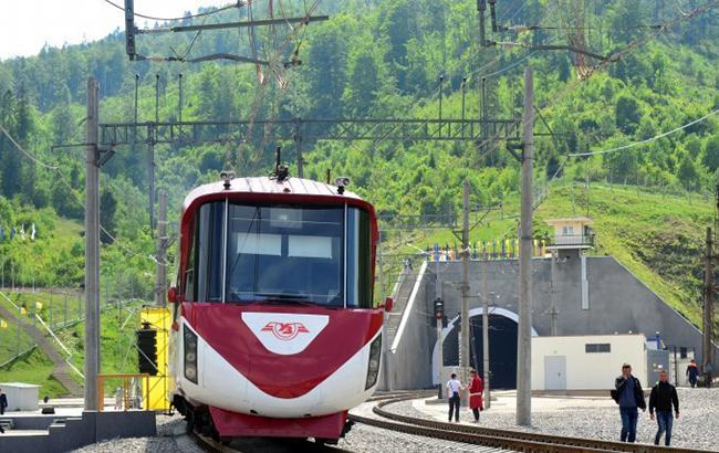 Порошенко рассказал об объеме железнодорожных перевозок новым Бескидским тоннелем
