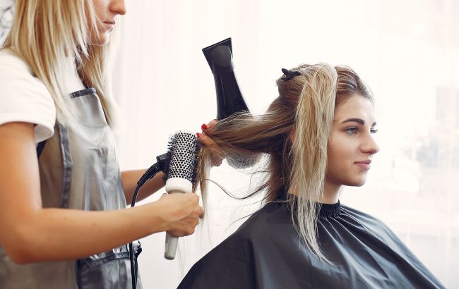 Никакого каре: эти прически делают лицо широким, даже если у вас нет щечек