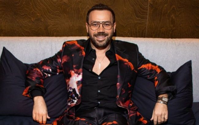 Андре Тан назвав 5 пар взуття, яке стане головним трендом літа: з чим їх носити (фото)