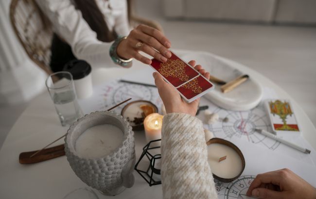 Только у этих знаков Зодиака начинается "белая полоса": кого назвали карты Таро