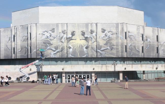 "Енергія - це життя": на фасаді КПІ з'явився новий мурал