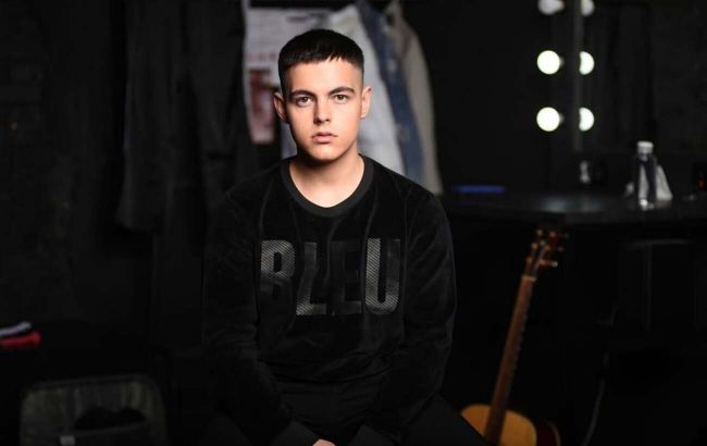 Звезда "Х-Фактора" впервые за три года встретился с бабушкой, которая жила в оккупации: "Плачу от счастья" (видео)