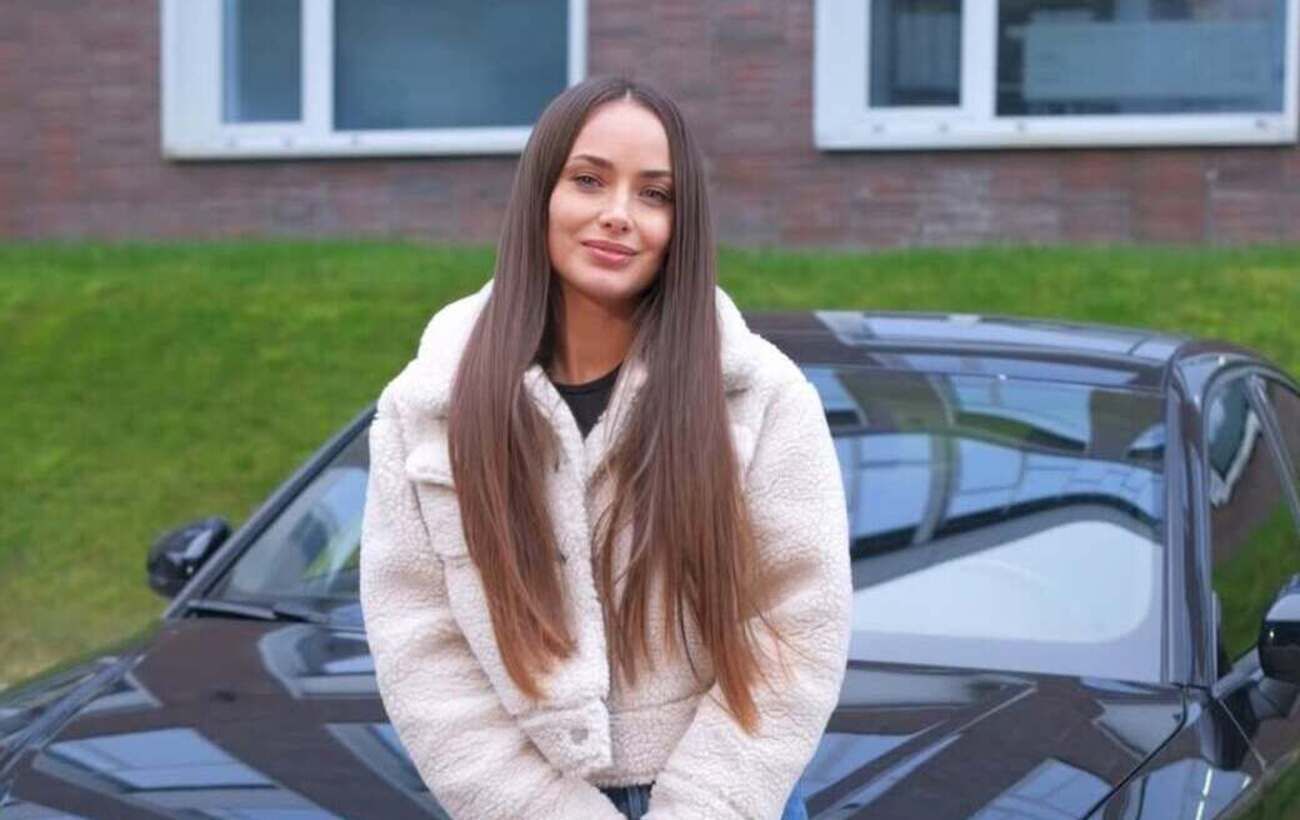 "День понтів": Ксенія Мішина похизувалася машиною за 5 мільйонів (фото)