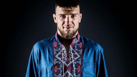 Амосов в первом раунде "задушил" американца Миллендера: эффектное видео