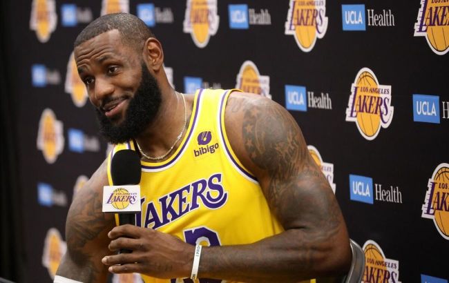 Потужний данк Леброна після сольного проходу принизив "Шарлотт": момент дня в НБА