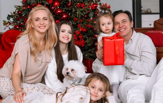 Лилия Ребрик показала младшую дочь в праздничных образах: нежные фото