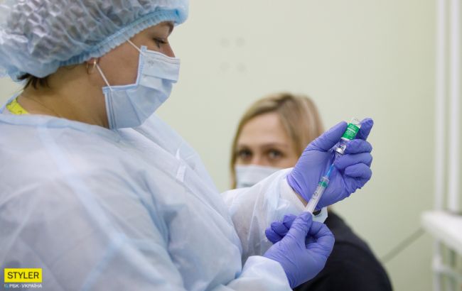 Как оккупанты вакцинируют жителей Крыма: в сети показали "пандемичное" фото