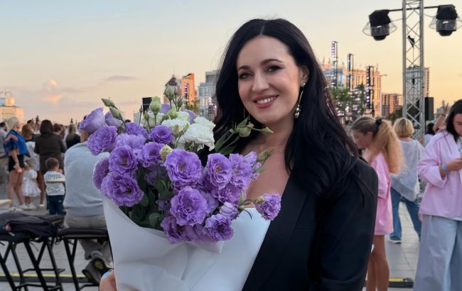 Стильный casual для будущих мам: Витвицкая показала необычный "лук" с кроссовками