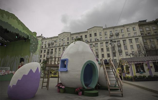 В Москве начался фестиваль с пластмассовыми украшениями за 190 миллионов
